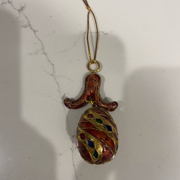 Vintage Dillards CLOISONNE Enameled Egg Ornament Christmas Theme Holiday Gold - Picture 5 of 5